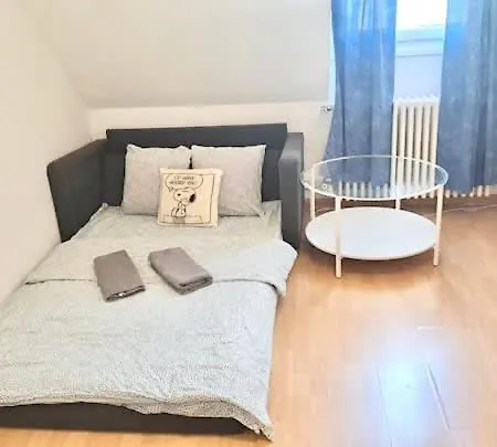 Leon Steps From Hb Station 公寓