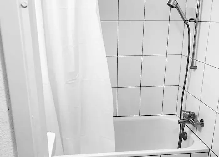 公寓 Leon Steps From Hb Station *