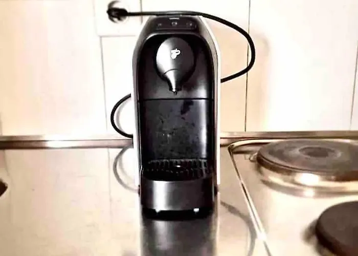 Leon Steps From Hb Station *