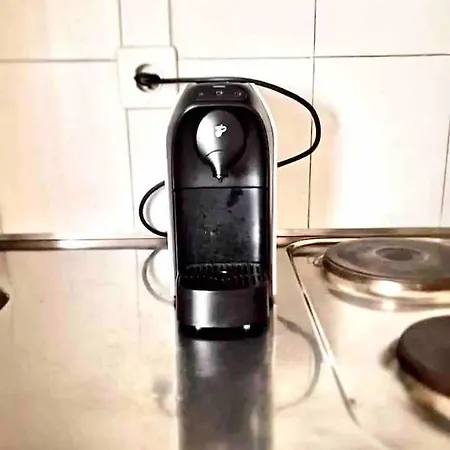 Leon Steps From Hb Station *